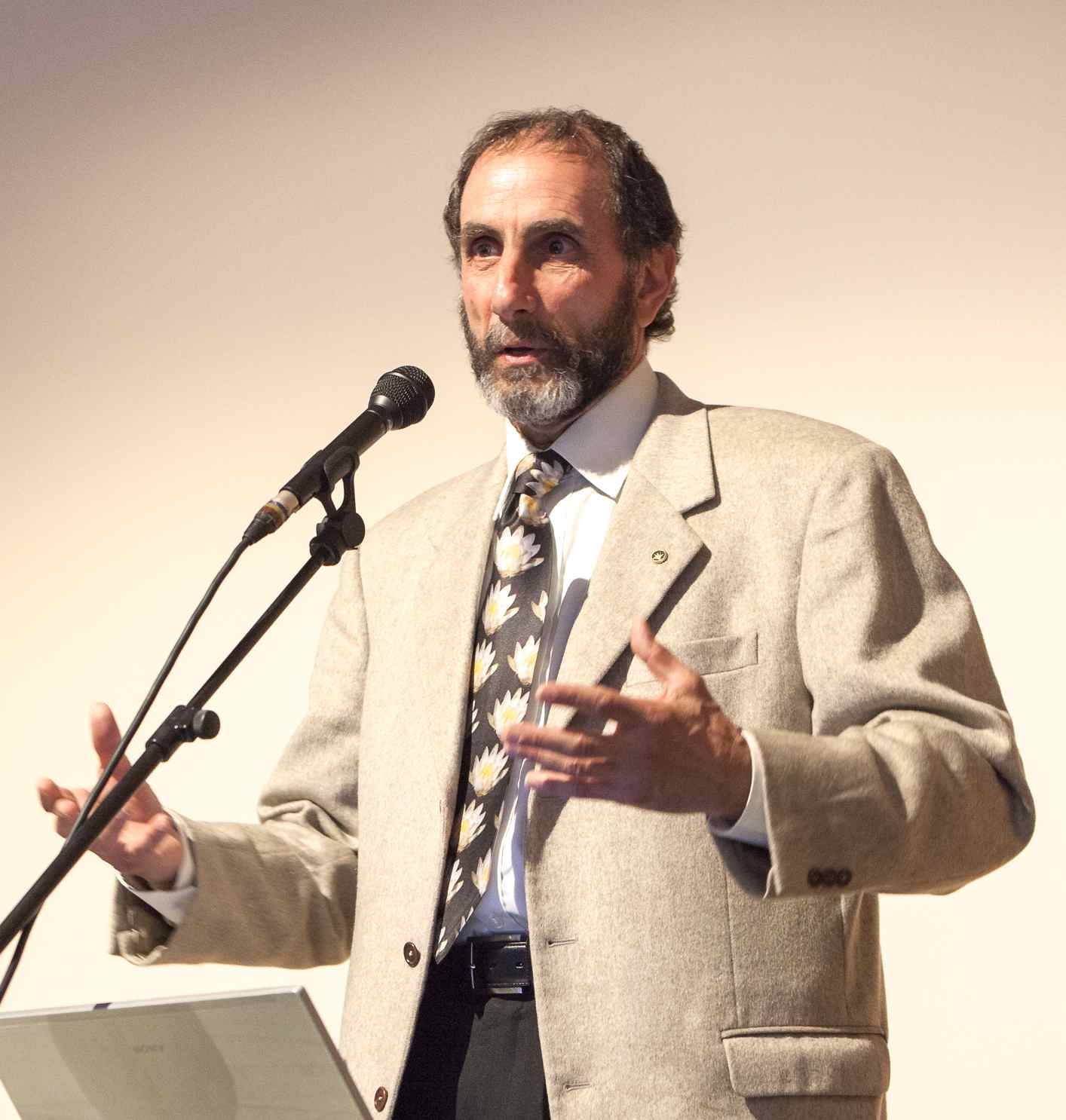 lou_marinoff_at_taplow_court_uk