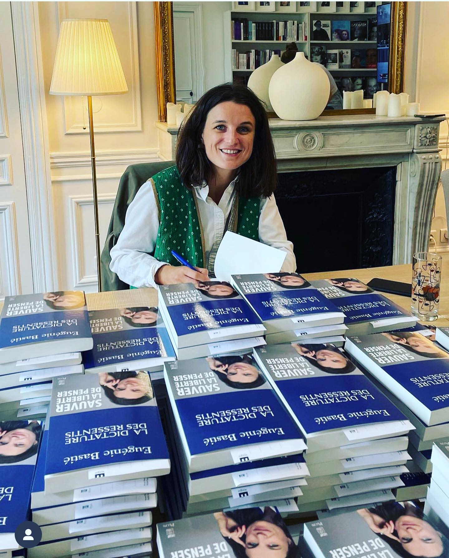 SOURCE : Éditions Plon - Facebook.