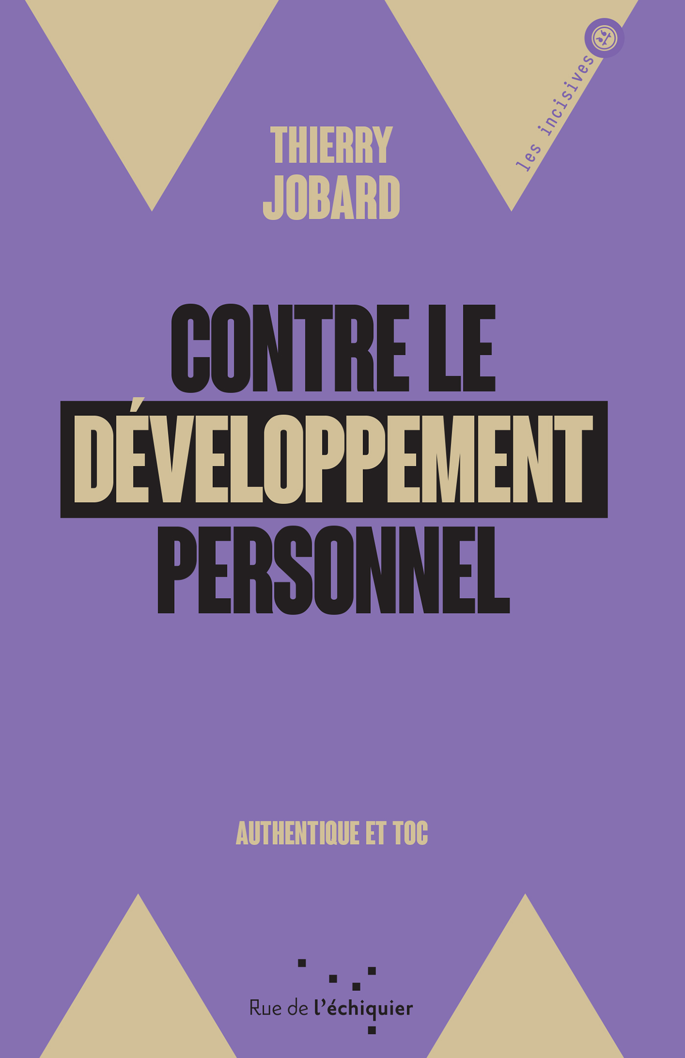 Essai critique dans lequel l'auteur, libraire spécialisé dans les sciences humaines, met en cause la multiplication des livres de développement personnel et l'idéologie politique dont ils seraient le vecteur. Ces discours correspondraient à un modèle de société fondé sur la performance permanente et sur un délitement des liens en véhiculant une image déformée de l'individu et du monde du travail.