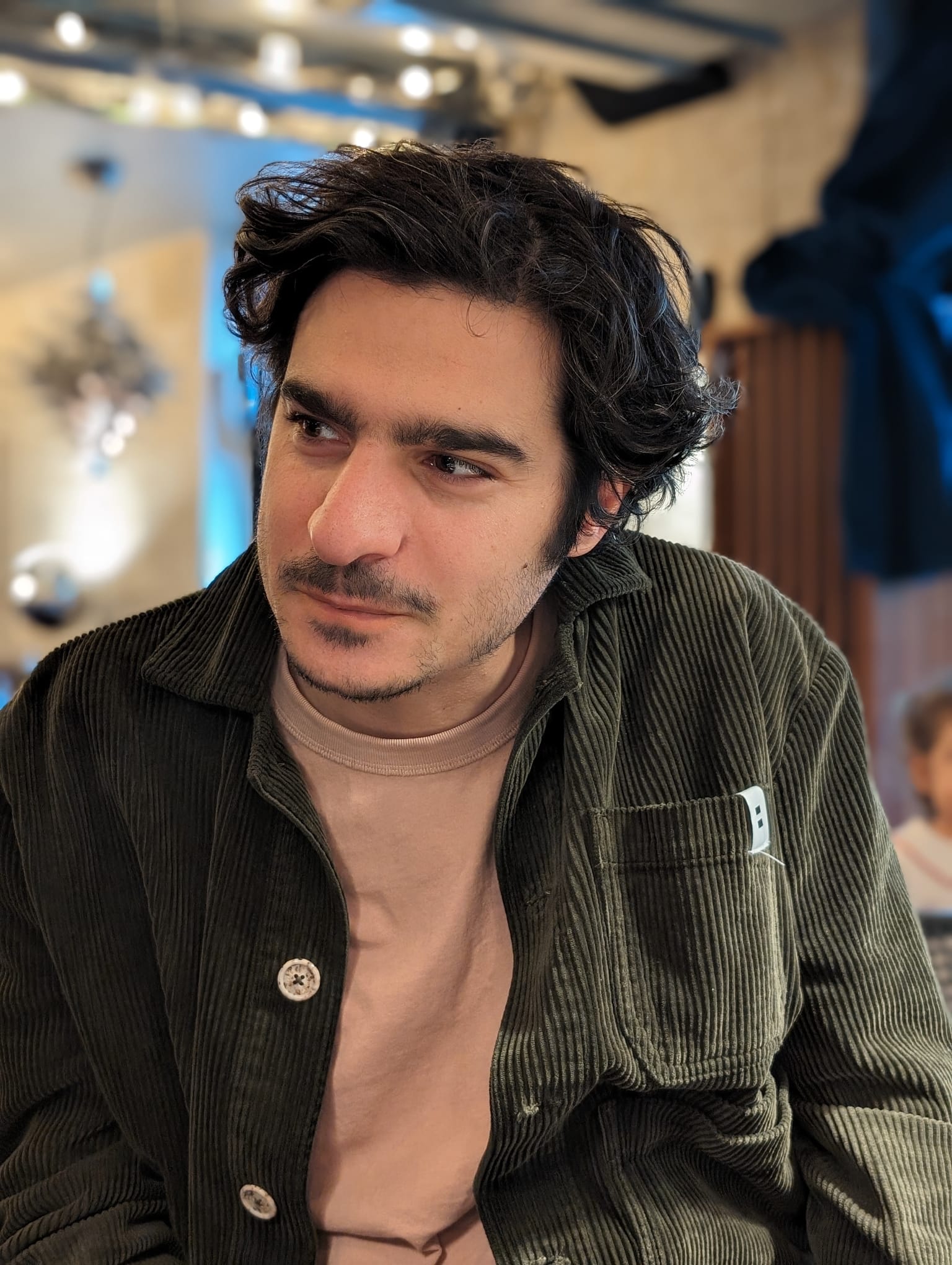 Description : Français : Albert Moukheiber en 2024. Auteur : K192837 (Wikipédias).